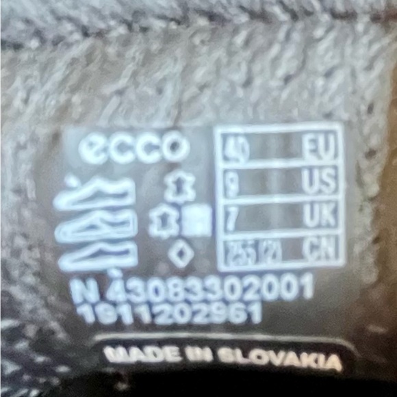 🔖🔖CLEARANCE 🔖🔖Ecco Black Sneakers Classic Low-Top Design - Picture 6 of 6